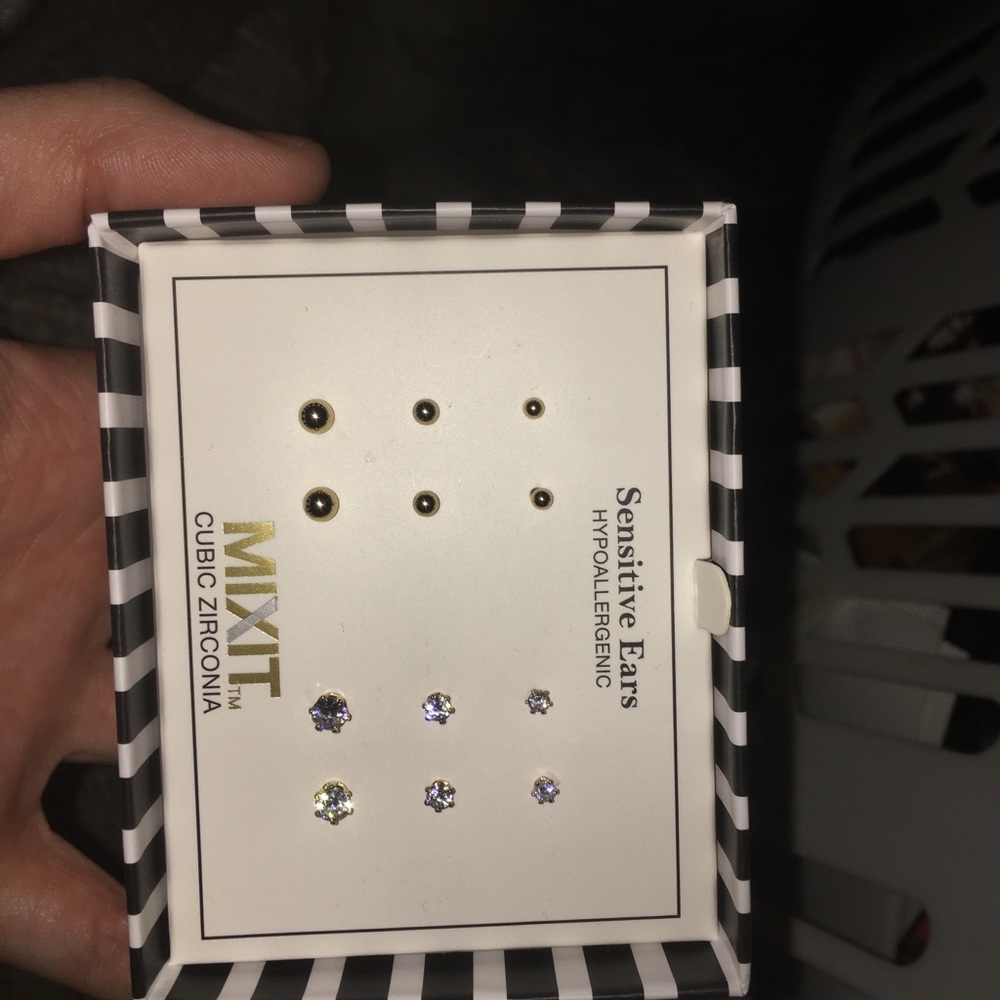 Earring Set - Picture 2 of 2